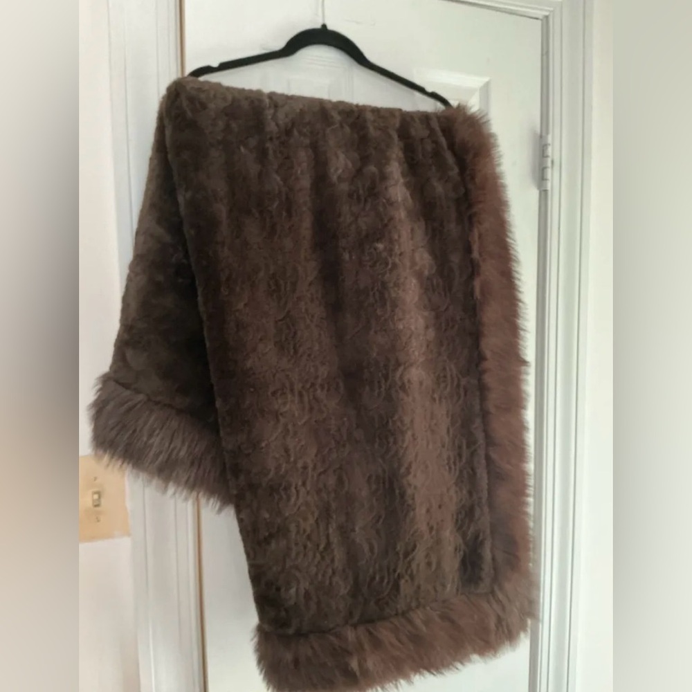 Hotel de Cobb by Dennis Basso Faux Fur Soft Blanket in Rich Brown, 50”x70”